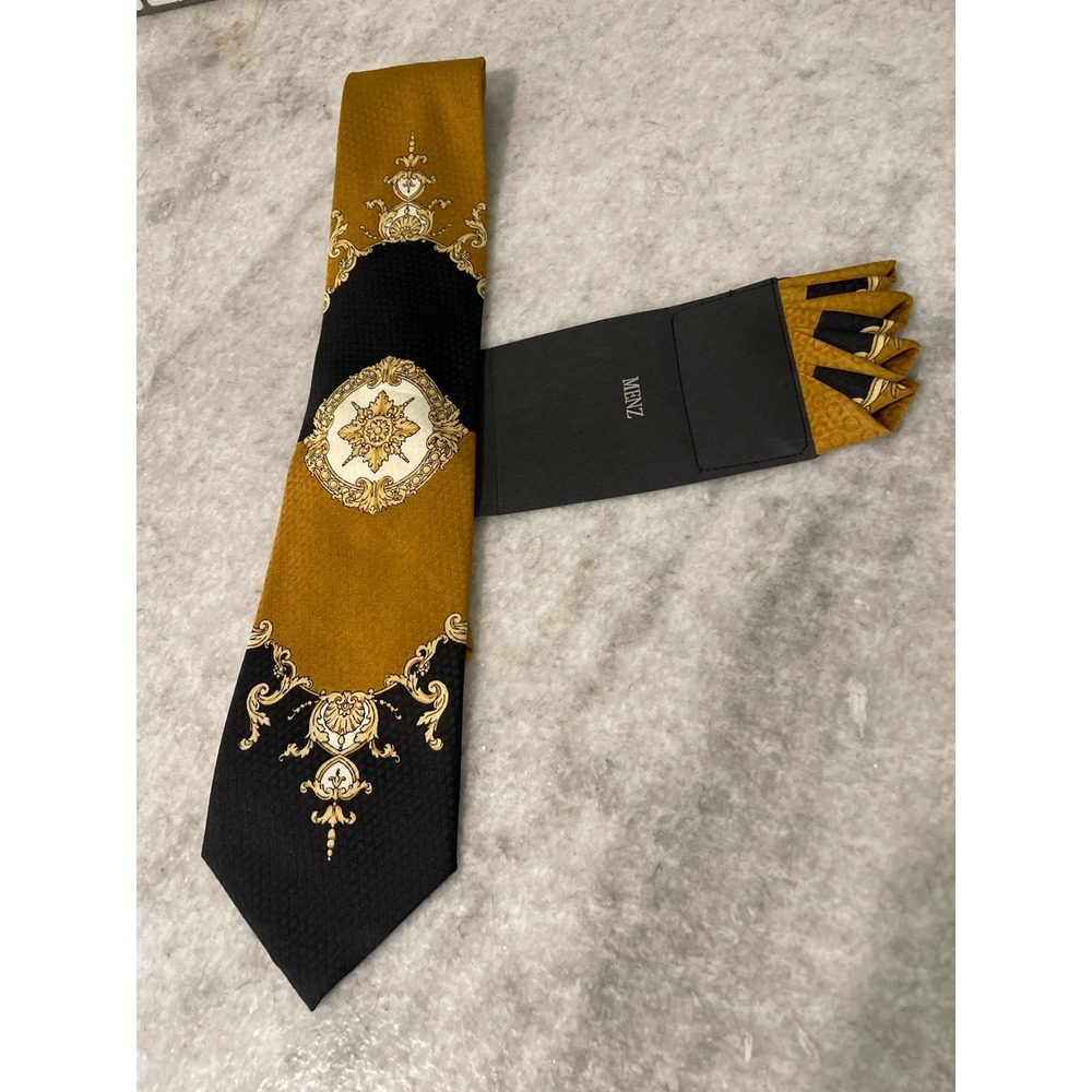 MENZ Necktie Set Men OS Gold Black Baroque Medallion Print Pocket Square Set